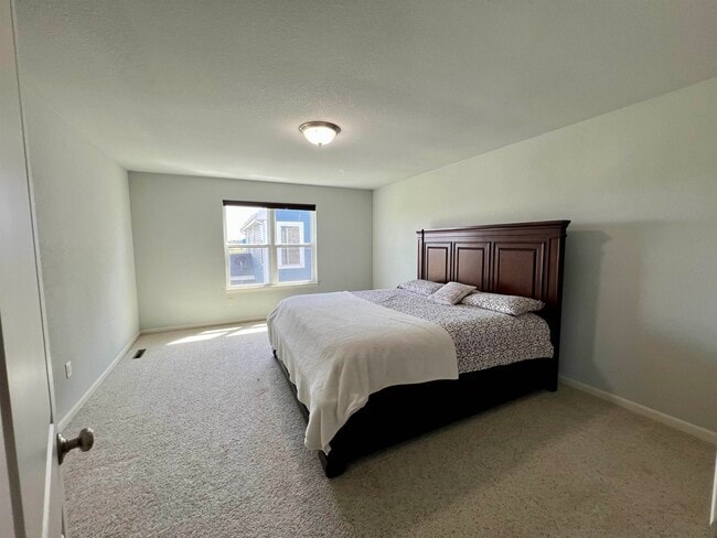 Building Photo - 369 Bella Way