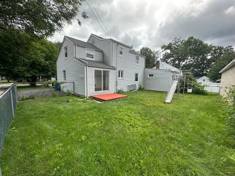 Building Photo - 2263 Mountain Ave