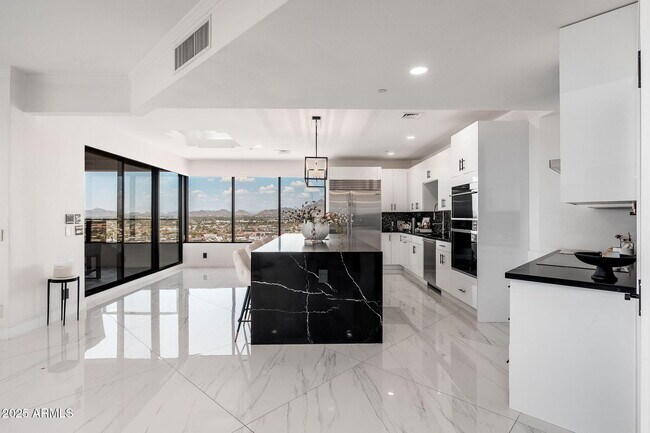 Building Photo - 1040 E Osborn Rd