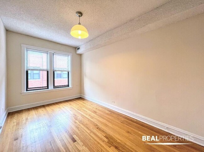 Building Photo - 1 bedroom in CHICAGO IL 60657