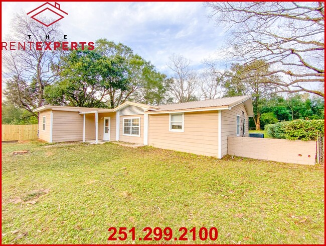 Building Photo - 7206 Tangerine Ave
