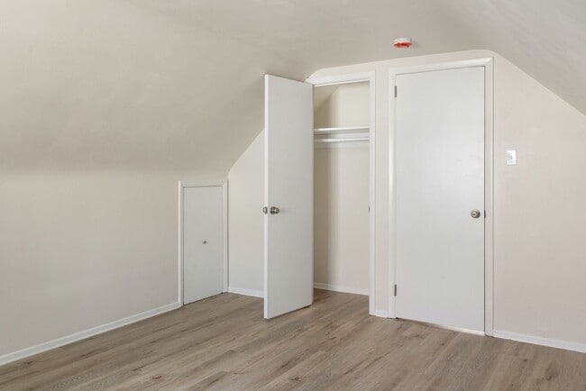 Building Photo - Recently Updated 3 Bedroom House In Mt. Wa...