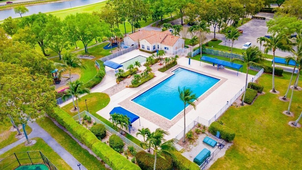 Building Photo - 7787 Springfield Lake Dr