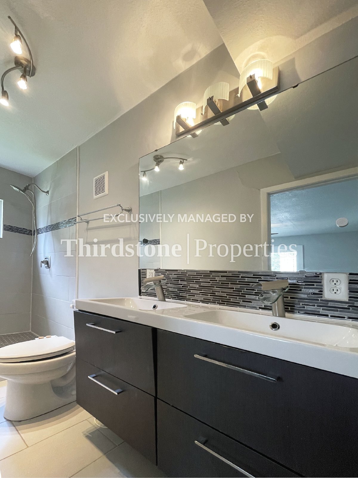 Building Photo - 725 Cherokee St