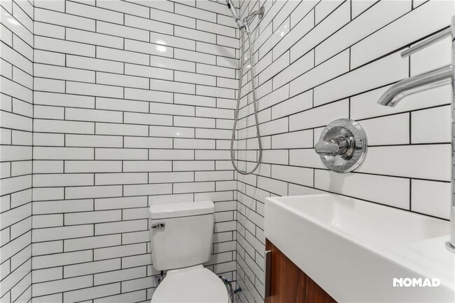 Building Photo - 1143 Fountain Dr SW