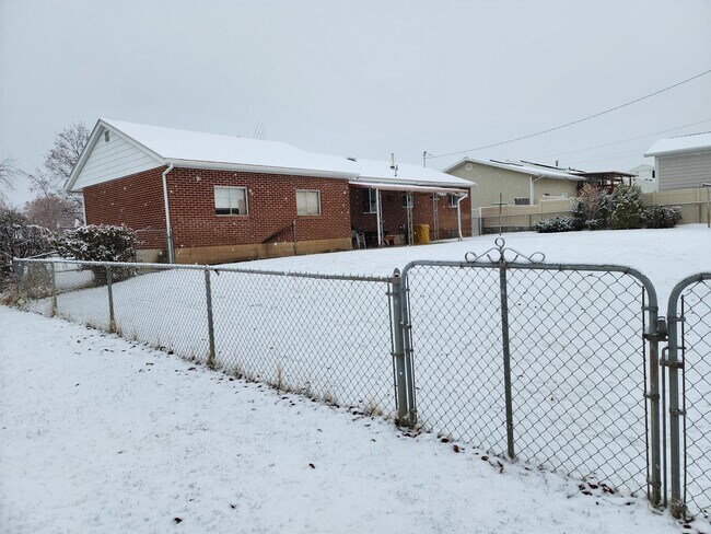 Building Photo - 5065 S 300 W