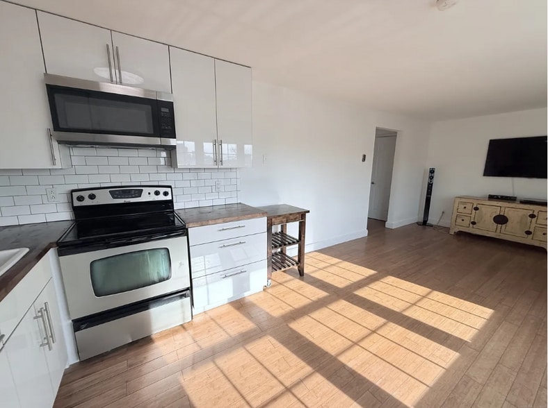 Building Photo - 8 Wardwell St