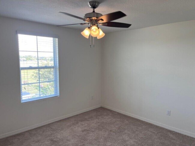 Building Photo - 4812 Riverwalk Dr