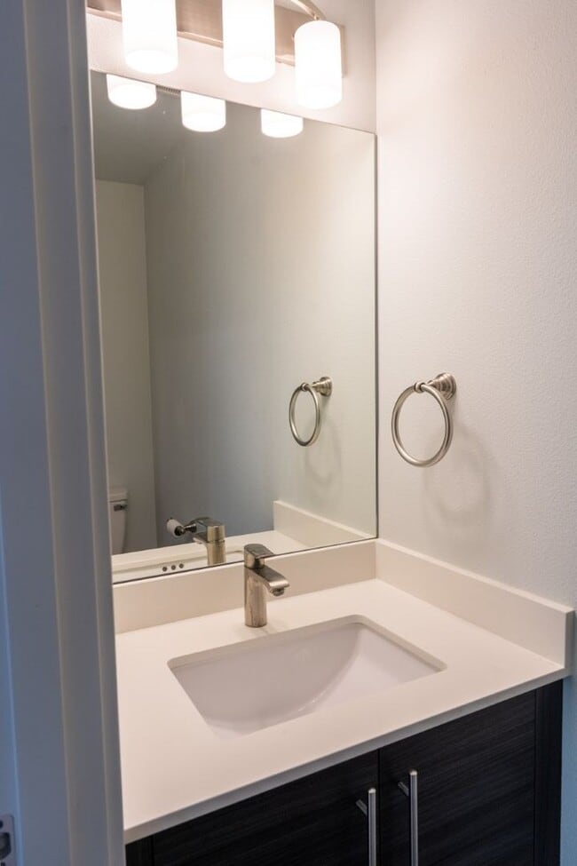 Building Photo - 3Bd/3.5Ba Seattle Townhouse