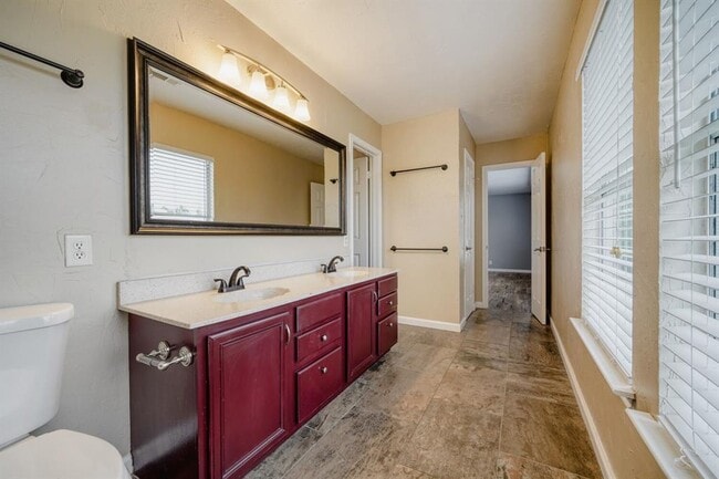 Building Photo - 928 Justeford Dr