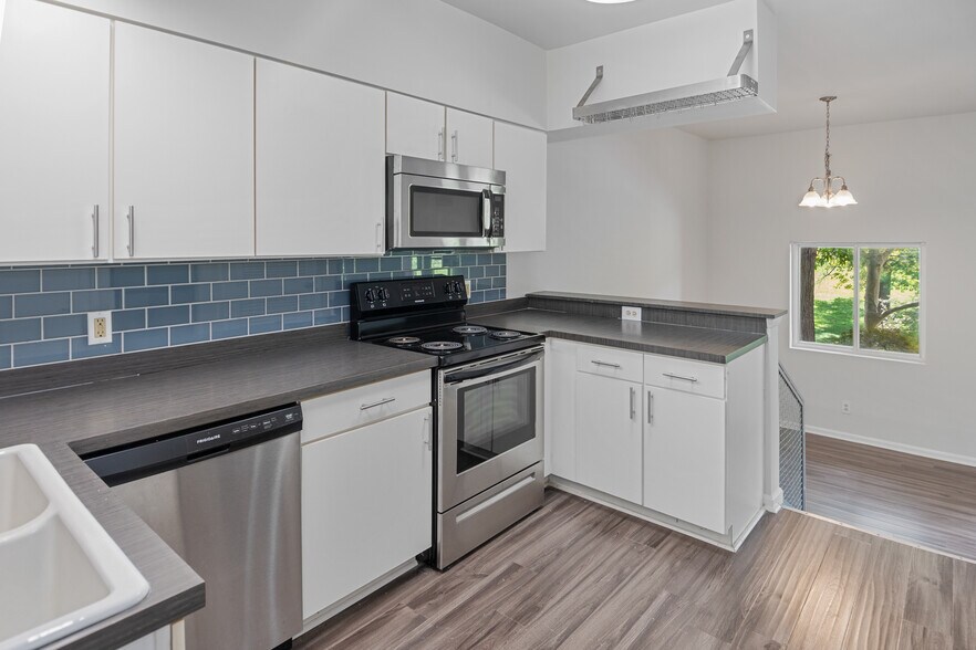 Building Photo - 2745 Grinstead Dr