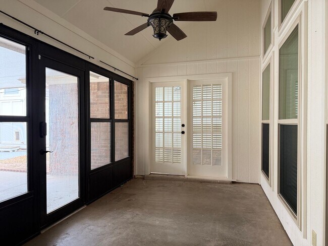 Building Photo - House For Rent