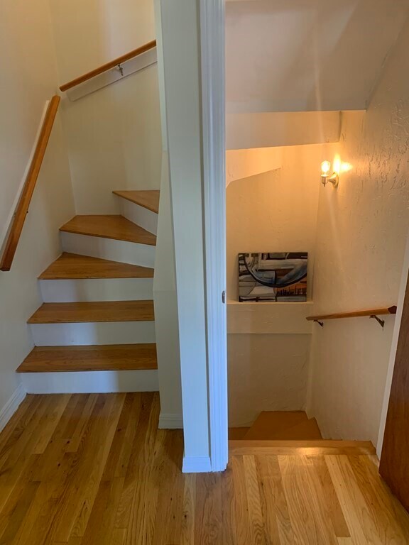 Building Photo - 138 Thorndike St