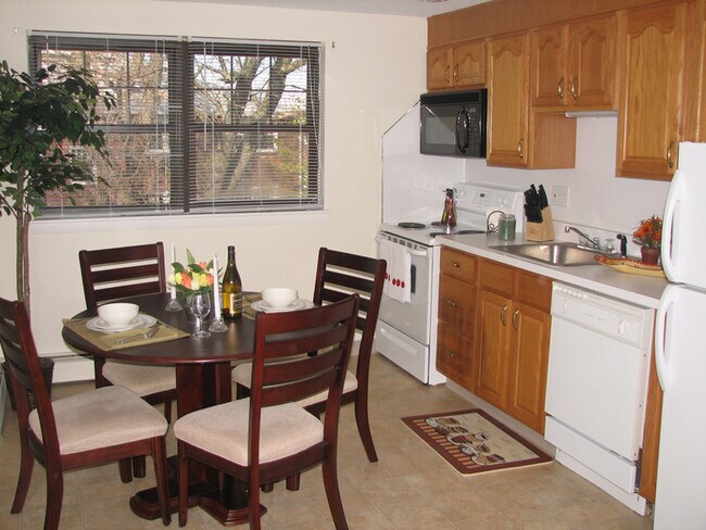Primary Photo - 7 River Dr