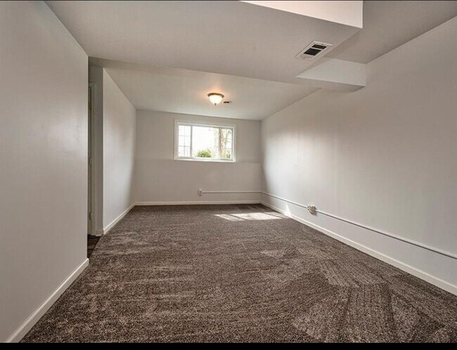 Building Photo - 265 Constellation Dr