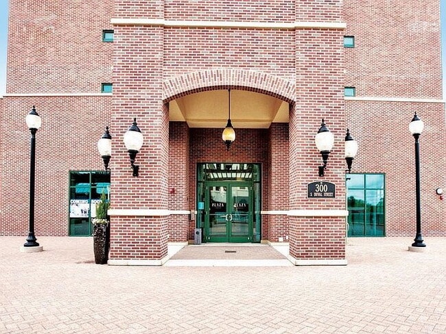 Building Photo - "Chic 1-Bedroom Retreat in Downtown Tallahassee – Perfectly Appointed at 703 Sq Ft!"