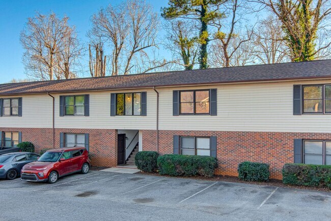 Building Photo - Newly Remodeled 1 Bedroom Condo in Prime Location! No Pets