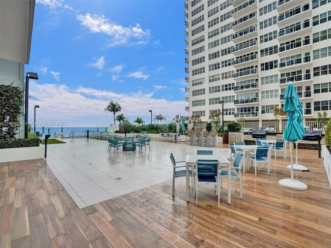Building Photo - 3750 Galt Ocean Dr