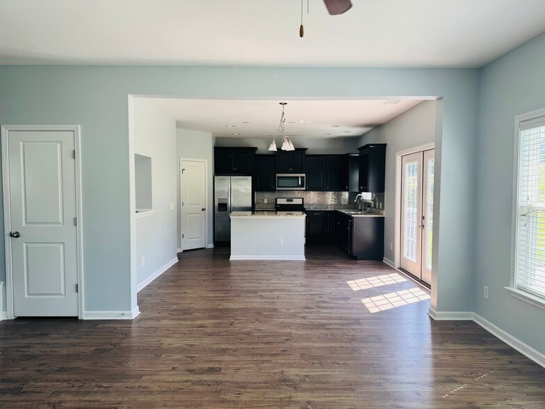 Building Photo - 8132 Ronda Dr