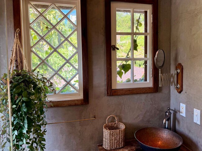 Building Photo - Furnished 1940s Beachwood Canyon Retreat with Treetop Deck + Creative Loft!