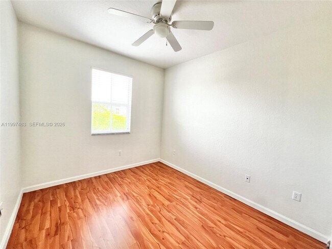 Building Photo - 3910 NE 13th Dr