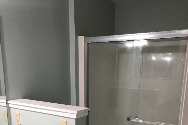 Master bathroom - 131 Stonington Cir