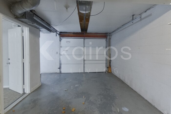 Building Photo - 3011 Walker St