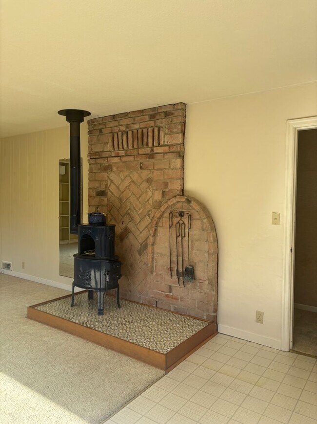 Building Photo - Enjoy 1.125 Acres near Downtown McMinnville