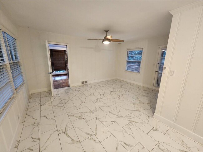 Building Photo - 2348 Clairmont Rd