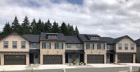 Building Photo - Like New Townhouse