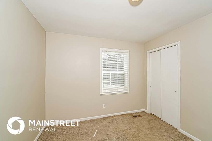 Building Photo - 5240 Jean Dr