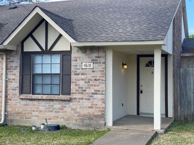 Building Photo - 4618 Nervin St