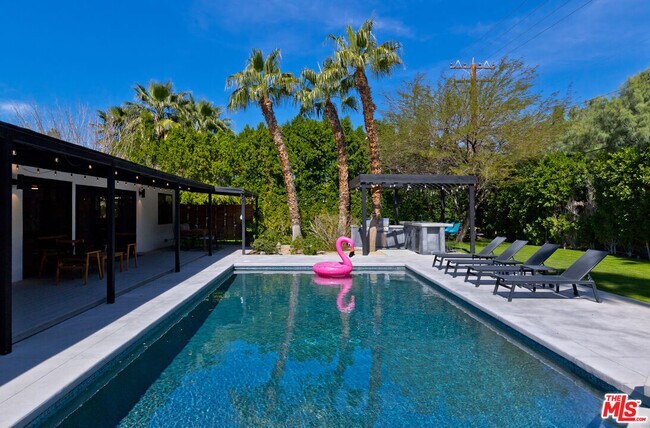 Building Photo - 2660 N Farrell Dr