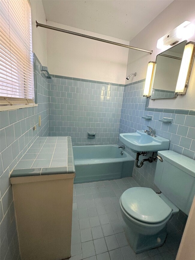 Building Photo - 903 Lamonte Ln