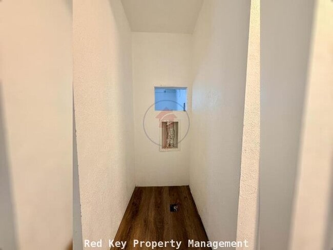 Building Photo - 3150 W Duplex