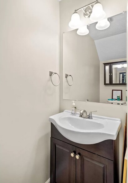 Building Photo - 127 Birdseye View Dr