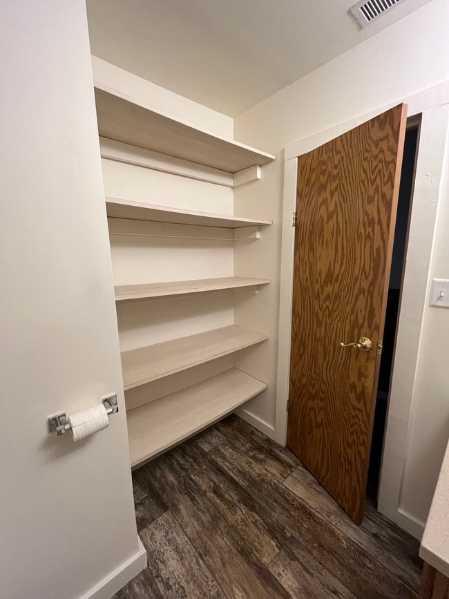 Building Photo - 1508 Scott St