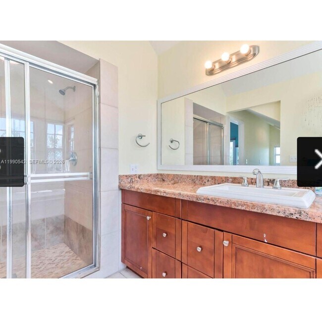 Building Photo - 202 W Canal Dr