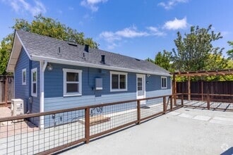 Building Photo - 616 Redwood Ave
