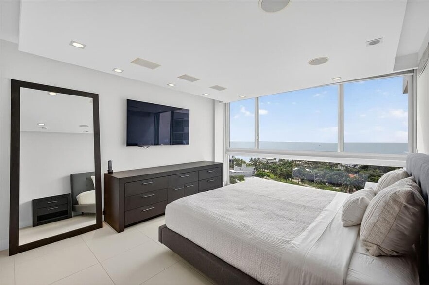 Building Photo - 2715 N Ocean Blvd