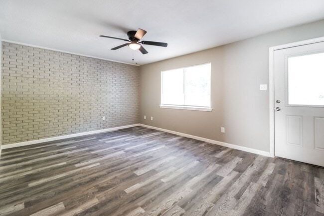 Building Photo - 523 E Main St