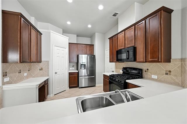 Building Photo - 9209 Friendswood Dr