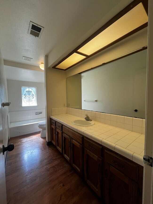 Building Photo - 3142 E Race Ave