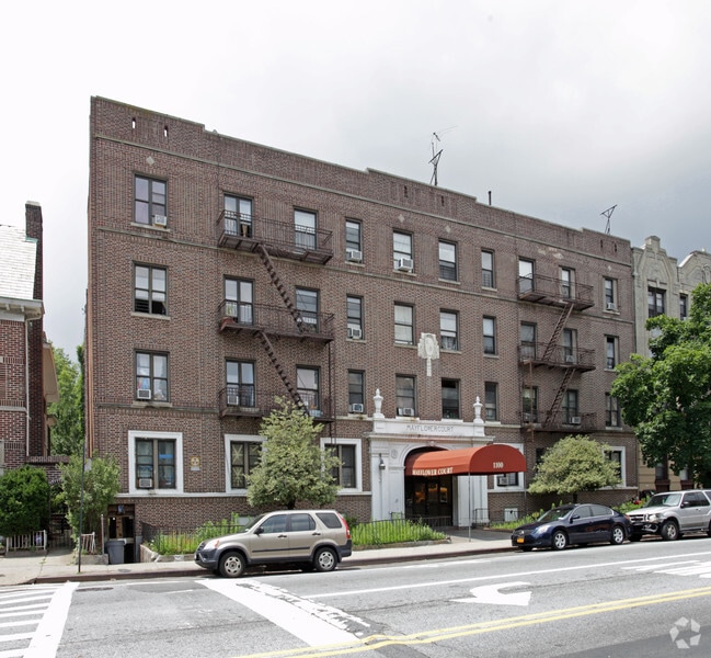 Primary Photo - Mayflower Court