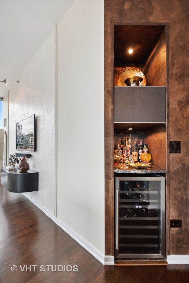 Building Photo - 600 N Fairbanks Ct