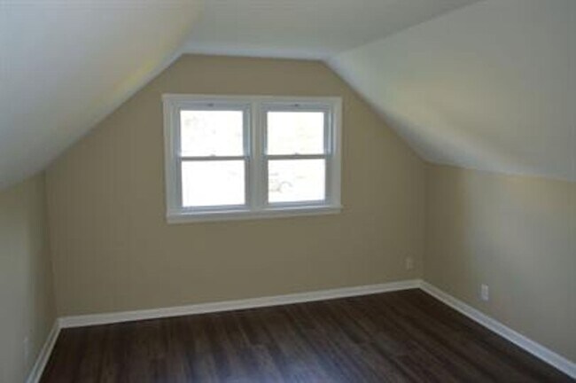 Building Photo - 5609 Goldenrod Rd
