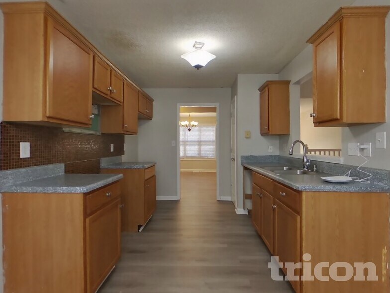 Building Photo - 3350 Slate Dr