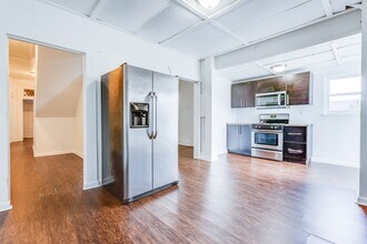 Building Photo - AVAILABLE July 2026 - Huge 5 Bedroom, 2 Bath Home in South Side Slopes w/ Garage Attached!