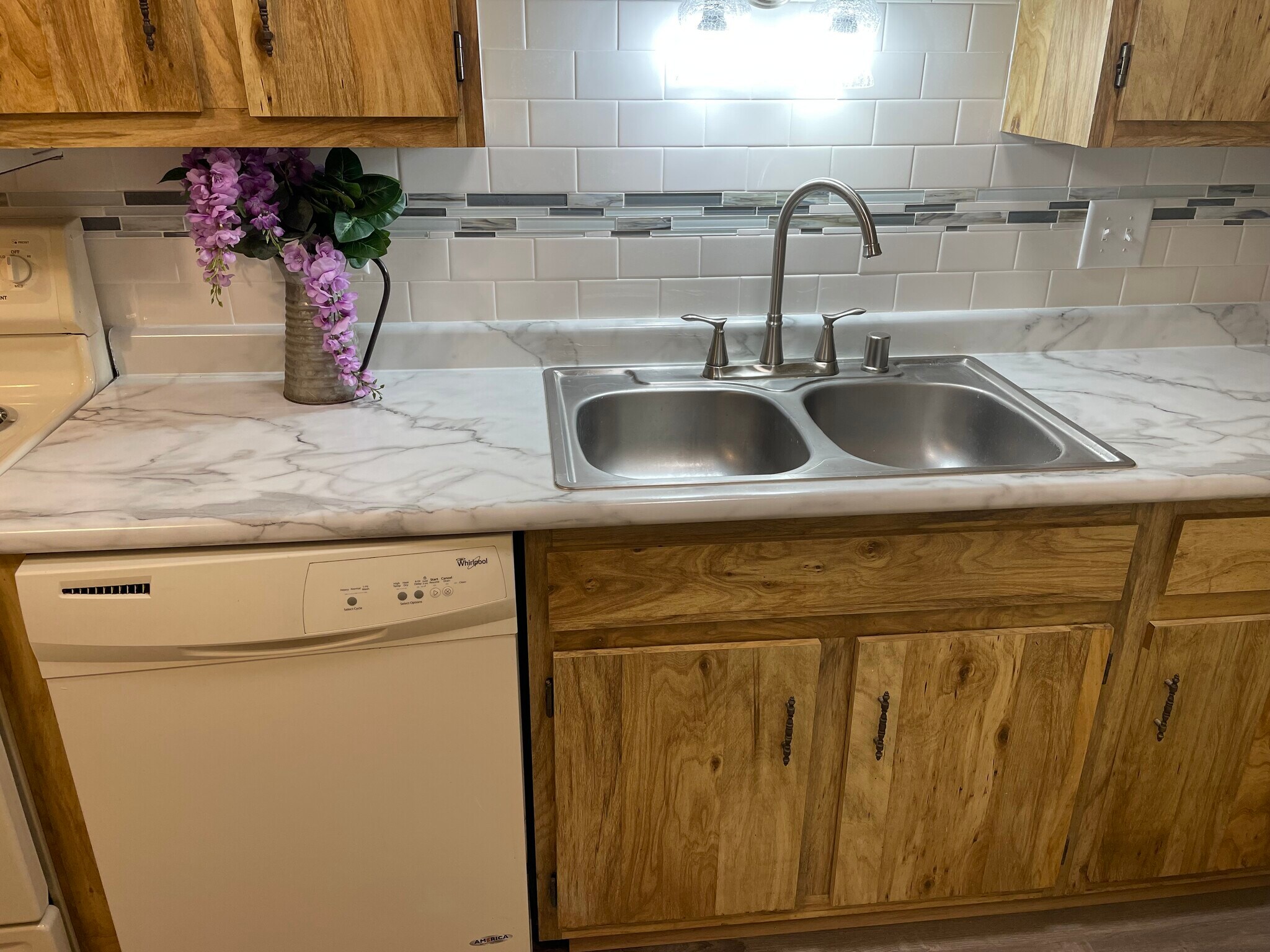 DECORATIVE BACKSPLASH - W151S7043 Cornell Cir