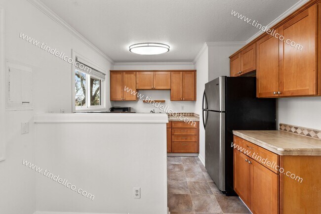 Building Photo - Charming Upstairs 2BD/1BA in the Heart of Multnomah Village- Water, Sewer & Garbage Included!